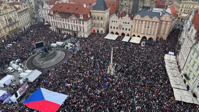 Foto faceook Milion chvilek pro demokracii